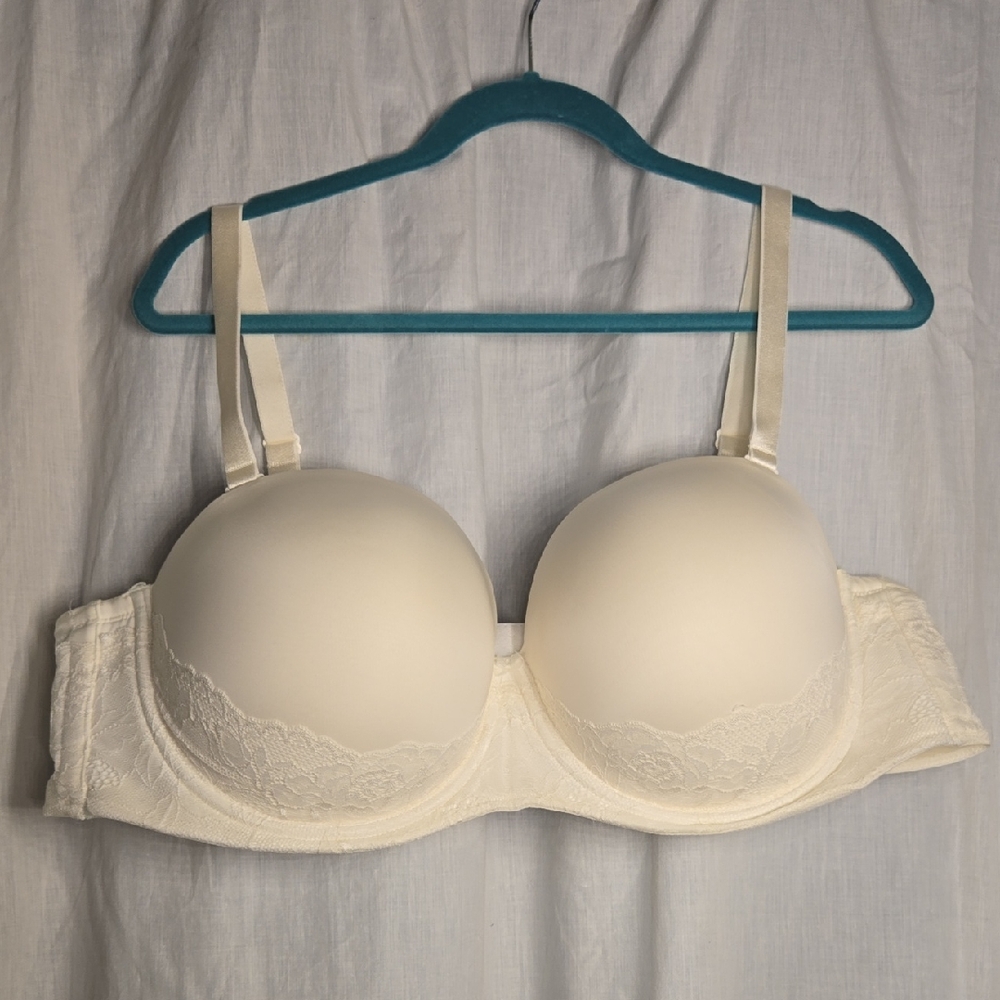Chic Ivory Lace Underwire Bra
